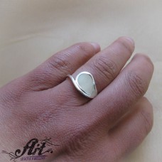 Сребърен пръстен с естествен камък "Бял седеф" R-858